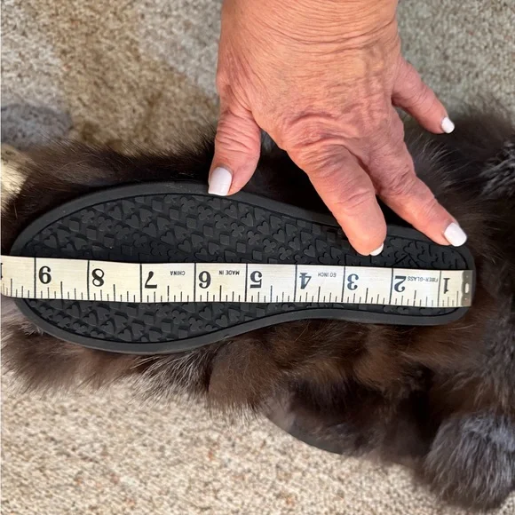 Luxurious Fox Fur Boots, size 6.5-7 - Picture 6 of 6